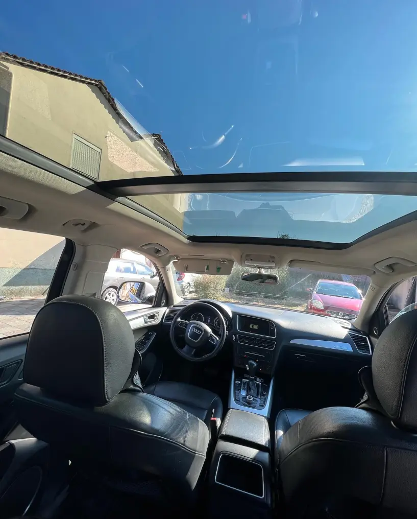 Merrni me qira një makinë në Tirana