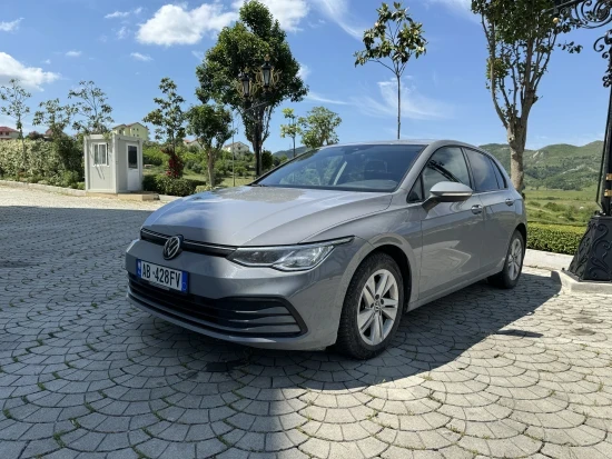 Alquila un 2020 Volkswagen Golf 8 en Tirana