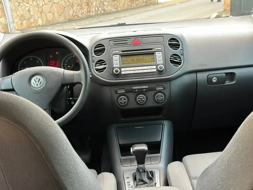 Noleggia un'auto a Tirana