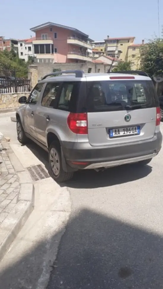 Wynajmij Skoda Yeti z 2013 roku w Tirana