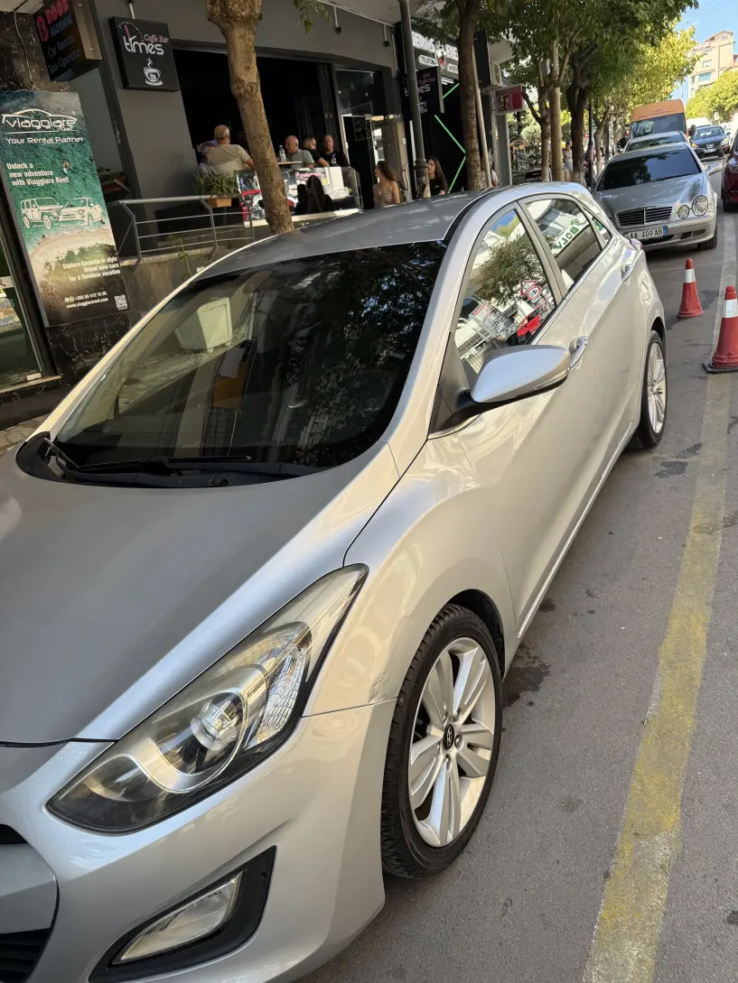 Rent a car in Sarandë