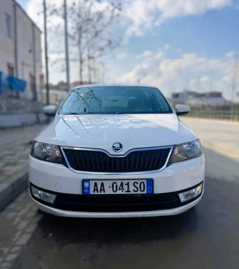 Noleggia un'auto a Tirana