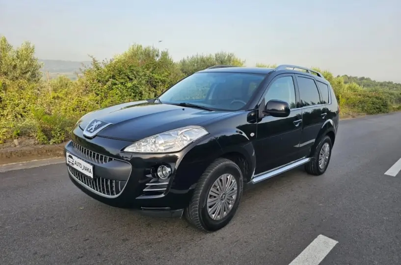 Noleggia un'auto a Tirana