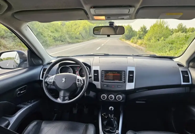 Noleggia un'auto a Tirana