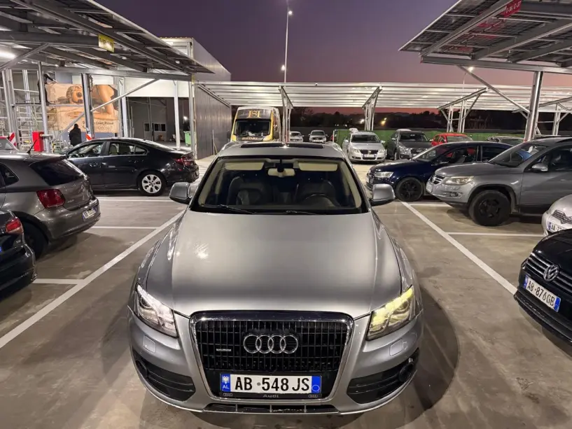 Noleggia un'auto a Tirana