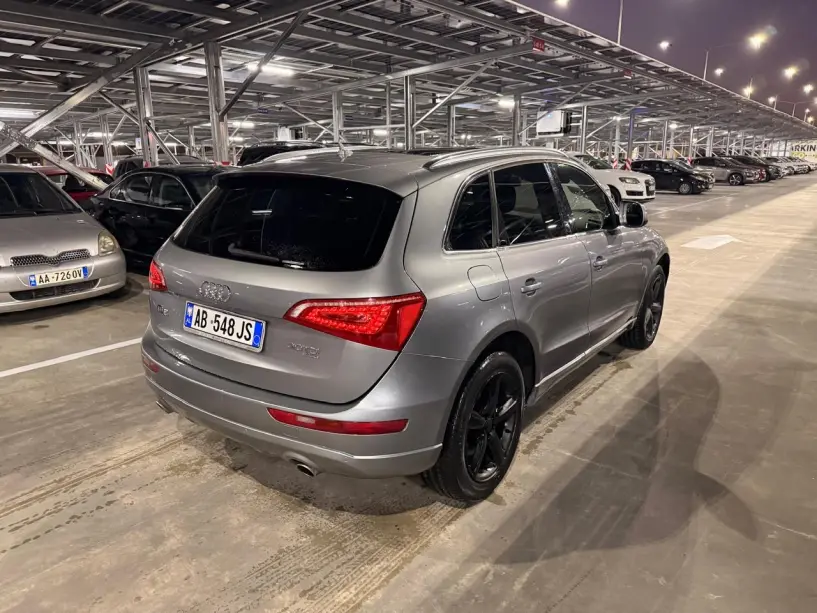 Noleggia un'auto a Tirana