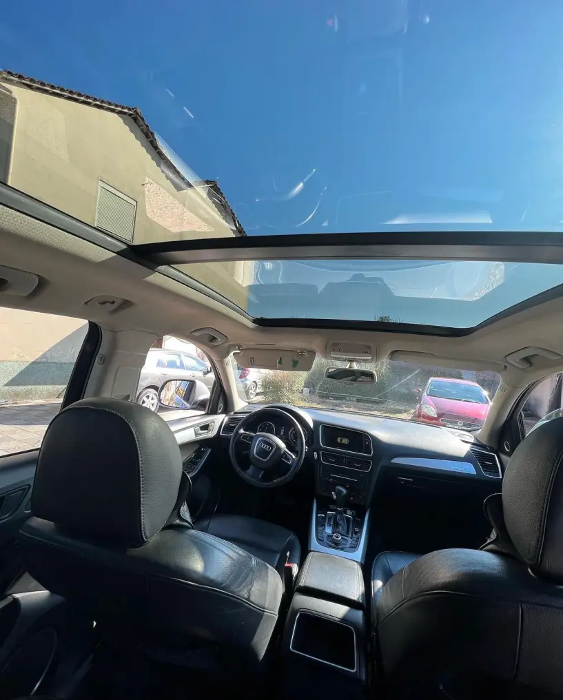 Merrni me qira një makinë në Tirana