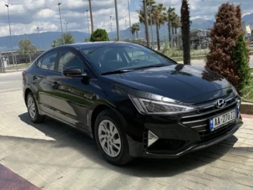 Alquila un coche en Tirana