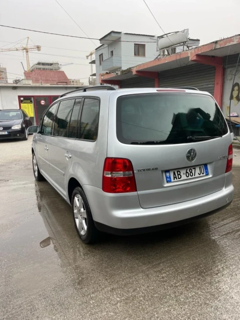 Noleggia un'auto a Tirana