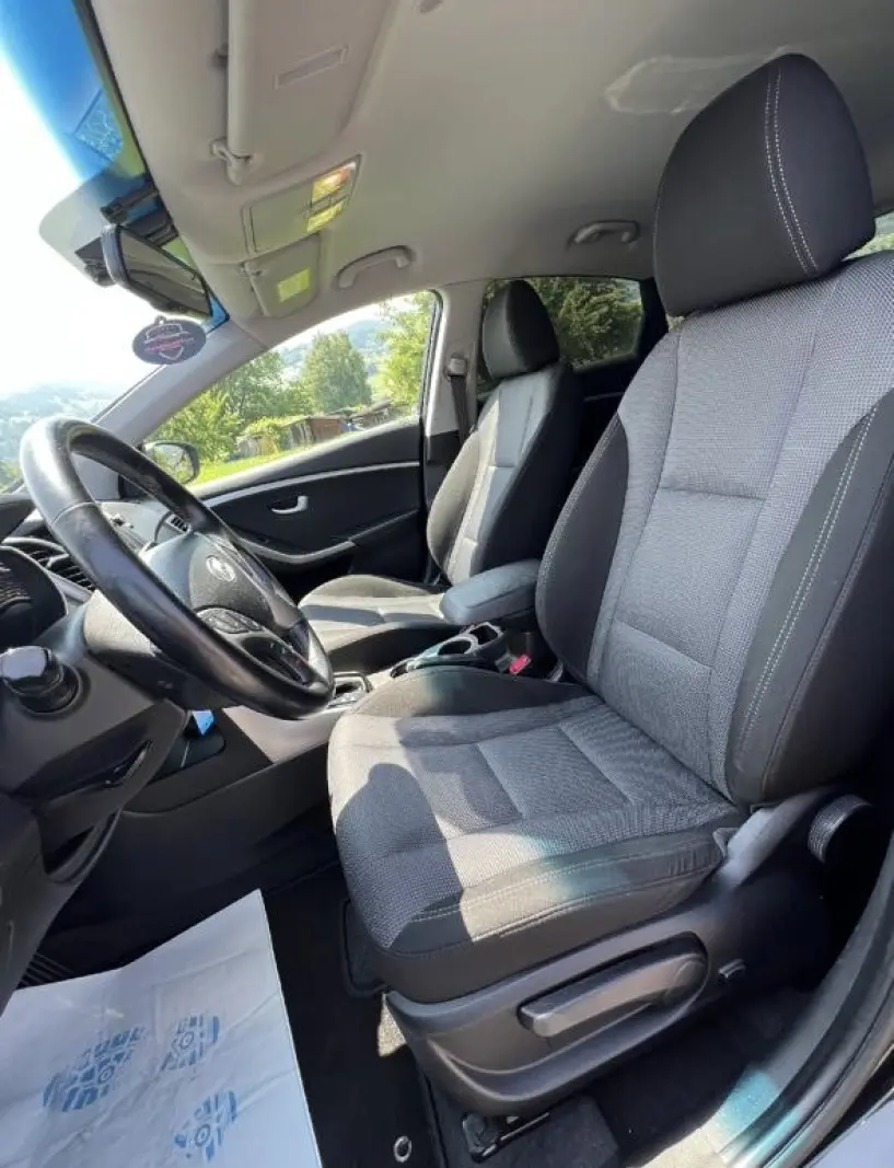 Merrni me qira një makinë në Tirana