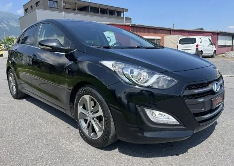 Merrni me qira një makinë në Tirana