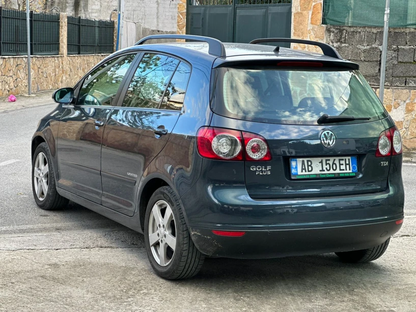 Alquila un coche en Tirana