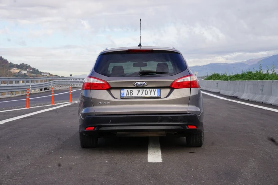 Louer une Ford Focus de l'année 2012 à Tirana