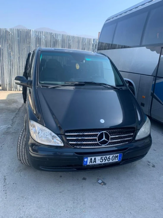 Noleggia una Mercedes-Benz Vito dell'anno 2008 a Tirana
