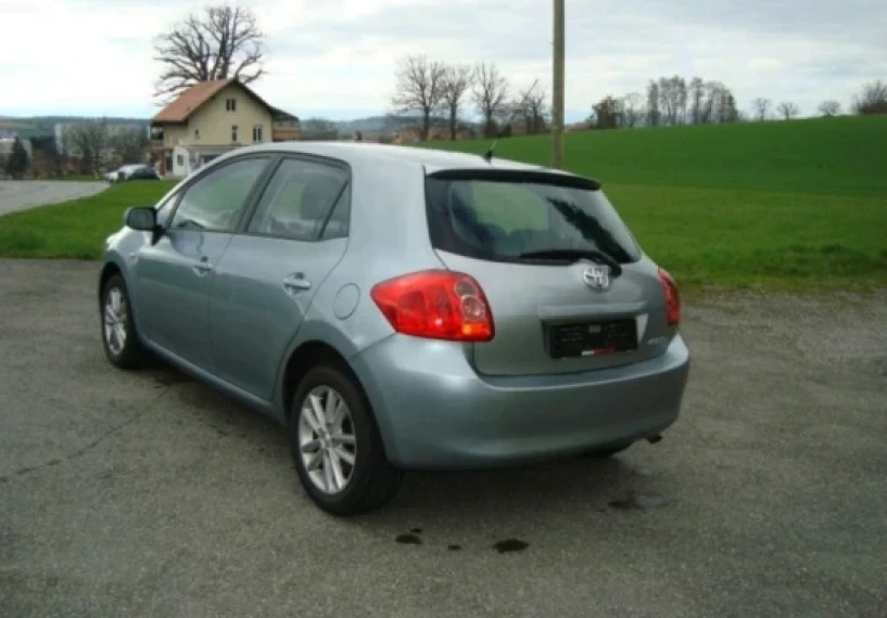 Alquila un coche en Tirana