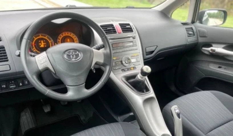 Alquila un coche en Tirana