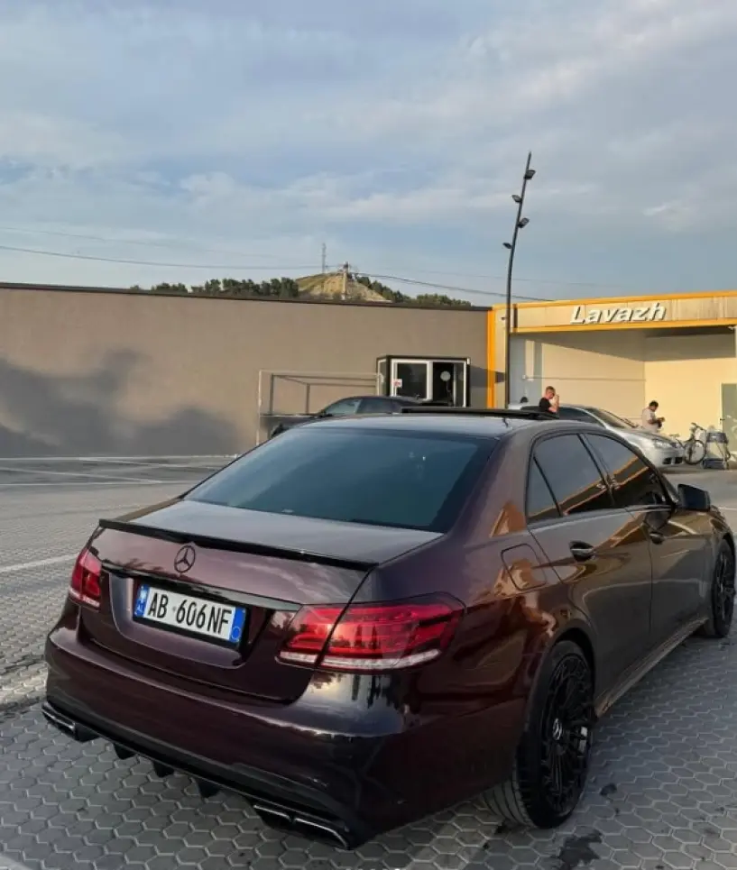 Wynajmij samochód w Vlorë