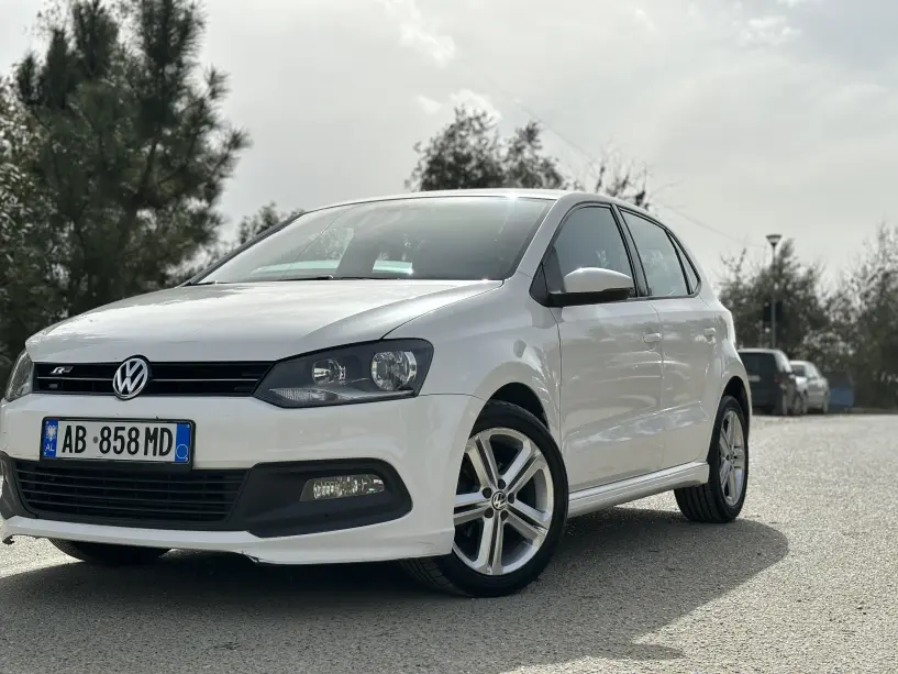 Merrni me qira një makinë në Tirana