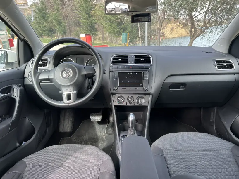 Merrni me qira një makinë në Tirana