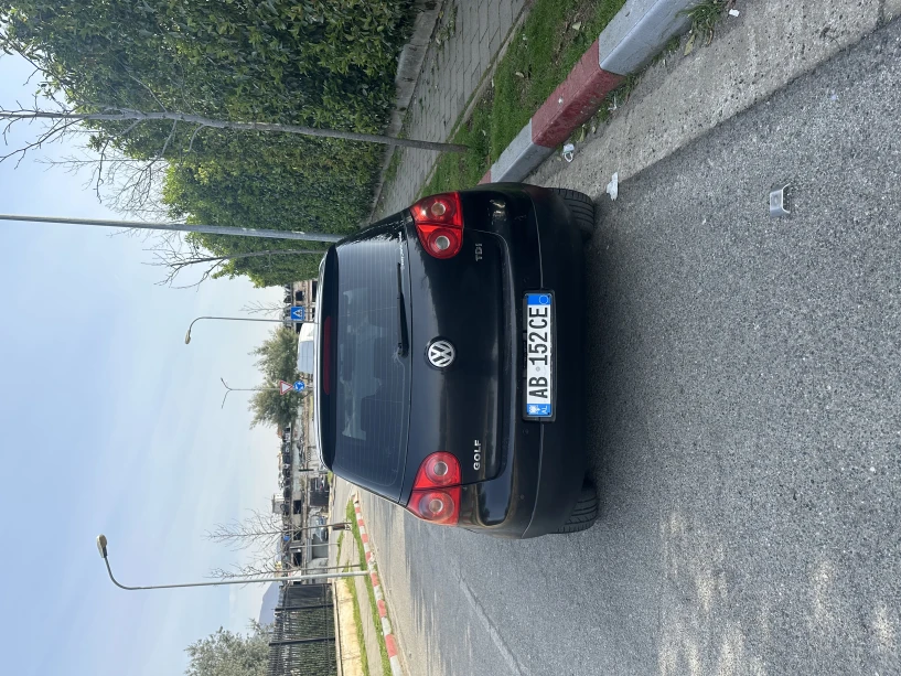Alquila un coche en Tirana