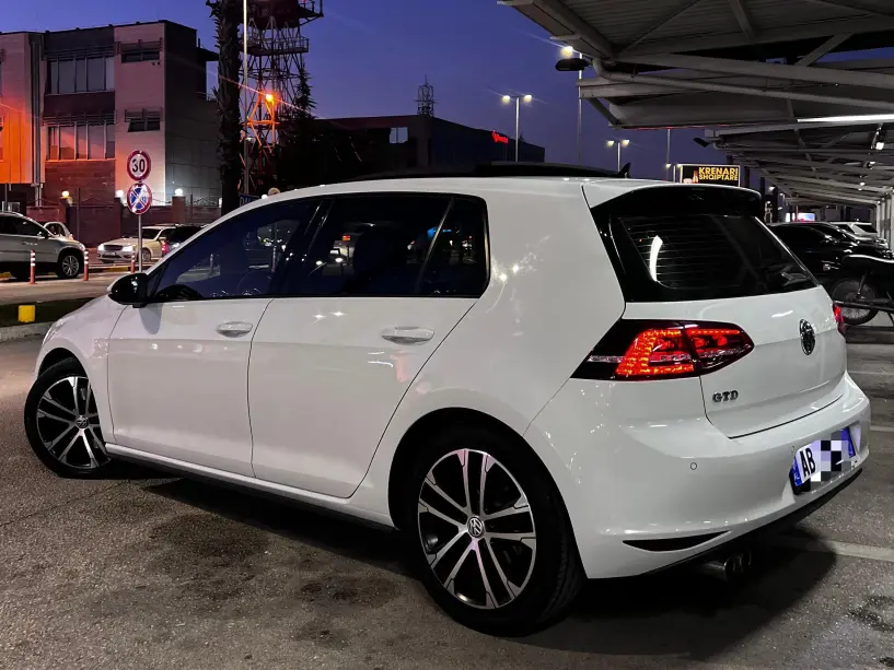 Rent a car in Tirana