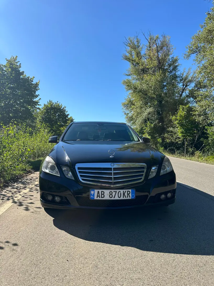 Noleggia un'auto a Sarandë